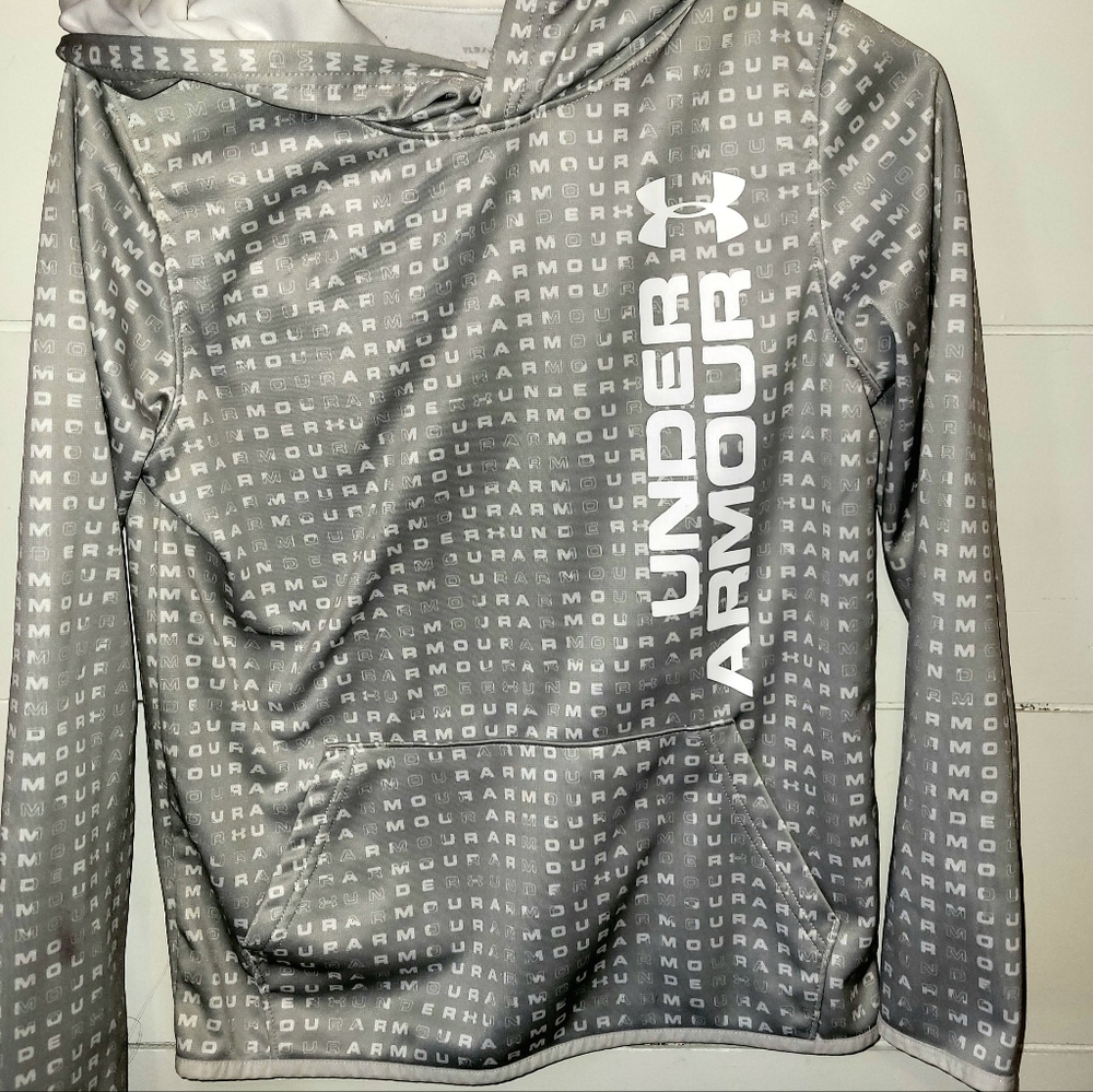 Boys youth large under armour hoodie size 12/14.